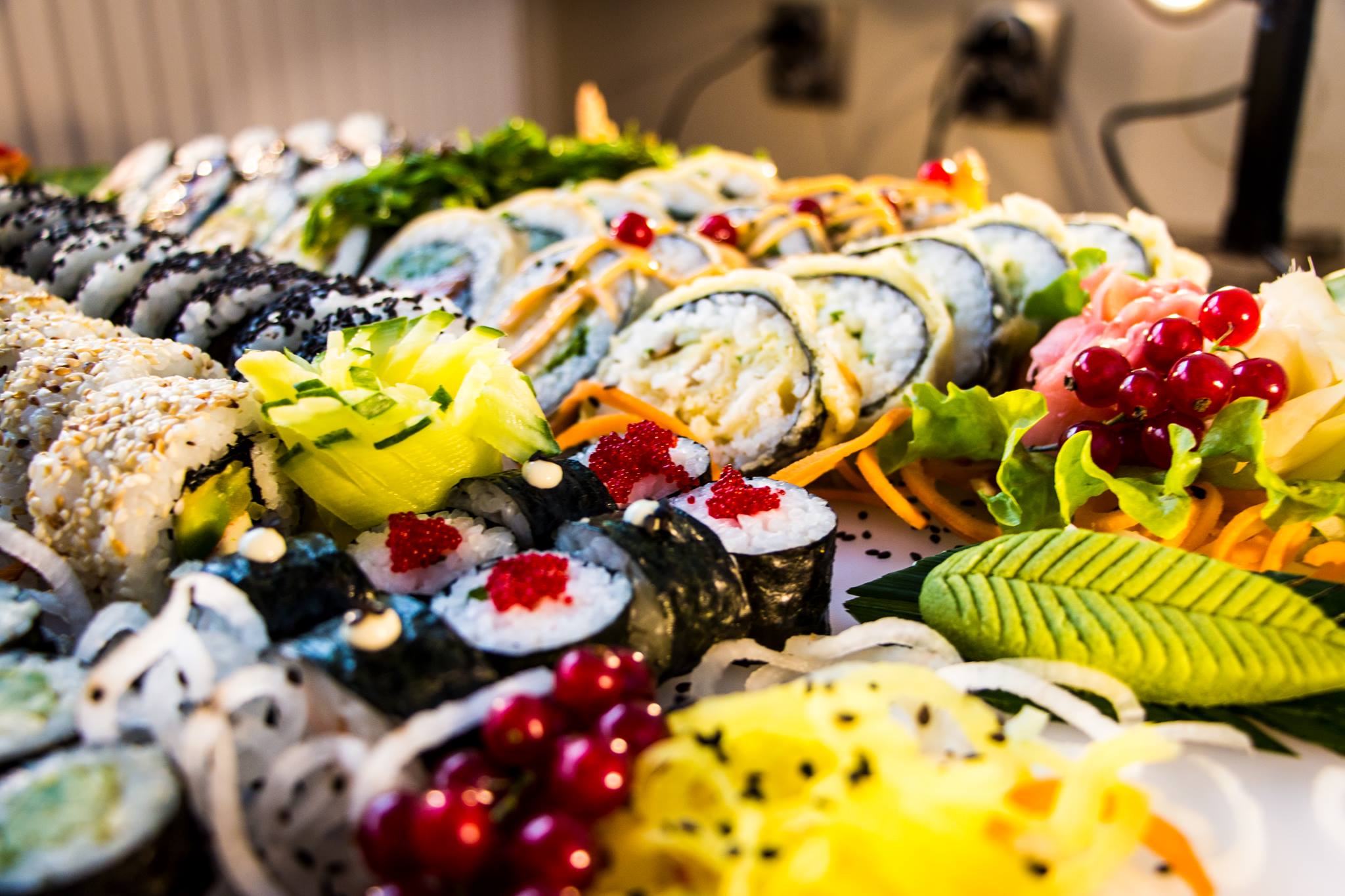Sushi dostawa i na miejscu Sushi dostawa i na miejscu
