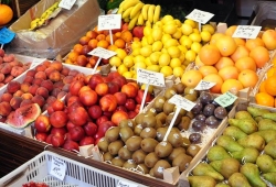 Szeroki wybór świeżych owoców i warzyw