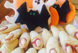 Propozycje na Halloween: paluchy wiedźmy, ciasteczka w kształcie dyni i in.