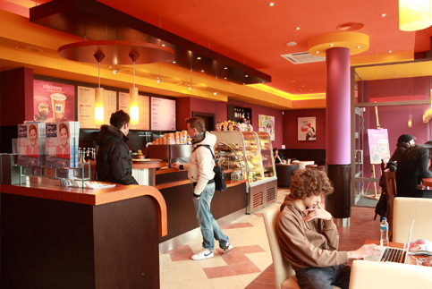 Costa Coffee (dawniej Coffee Heaven) stacja metra Kabaty, Wańkowicza 1