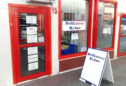 Delikatesy Rybne Jukon na Bazarku Kabackim mieszczą się w pawilonie nr 15