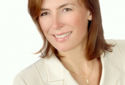 Dr Iwona Nasterska, certified in esthetic dentistry UCLA